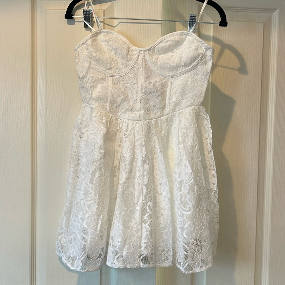 NWOT Giuliana White lace romper 12th Tribe. Size Small and Medium